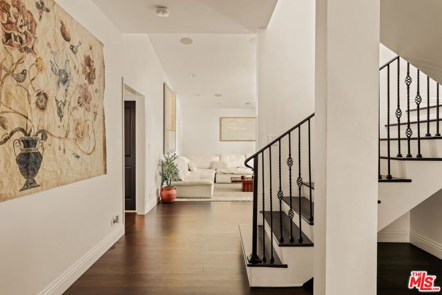 1110 N Beverly Glen Boulevard, Los Angeles, CA 90077