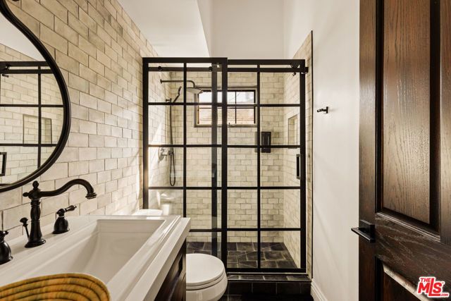 1110 N Beverly Glen Boulevard, Los Angeles, CA 90077