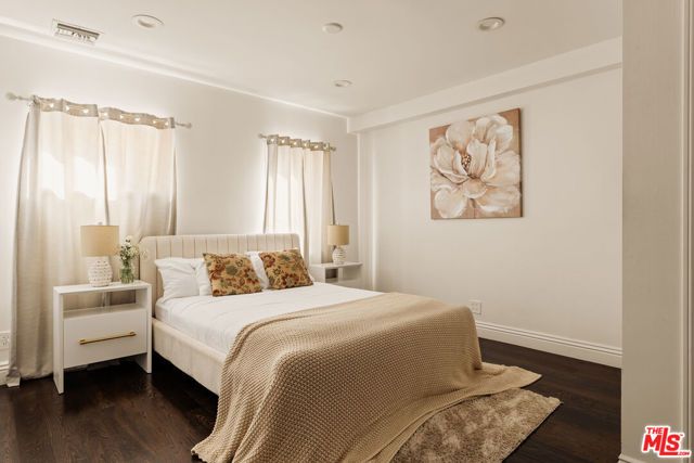 1110 N Beverly Glen Boulevard, Los Angeles, CA 90077