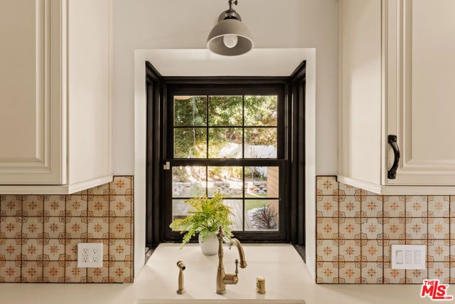 1110 N Beverly Glen Boulevard, Los Angeles, CA 90077