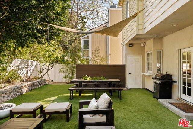 1110 N Beverly Glen Boulevard, Los Angeles, CA 90077