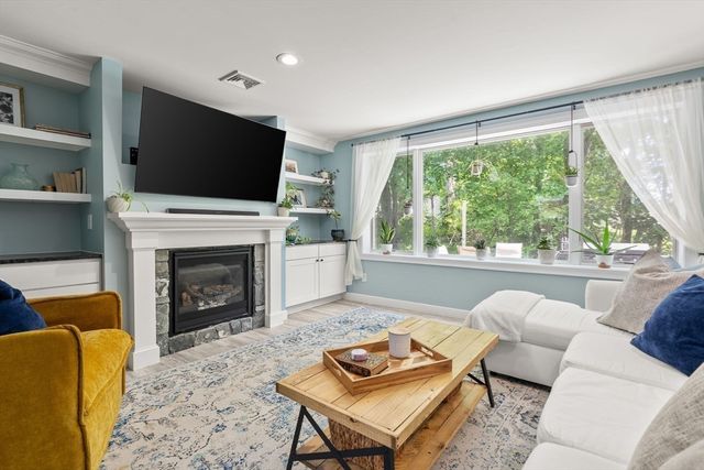 16 Clancy St, Swansea, MA 02777