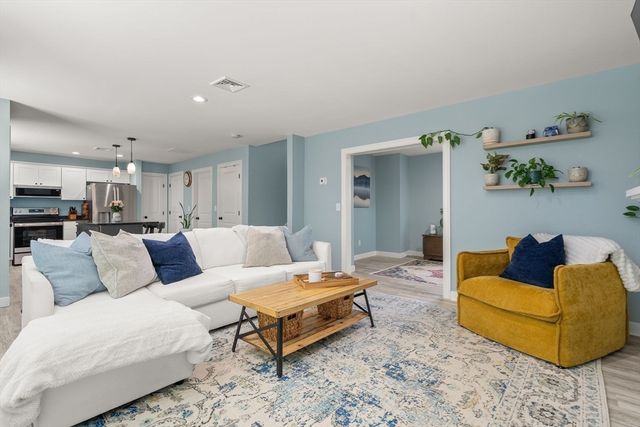 16 Clancy St, Swansea, MA 02777