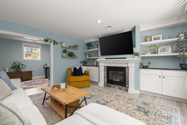16 Clancy St, Swansea, MA 02777