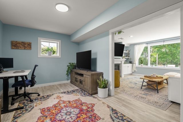 16 Clancy St, Swansea, MA 02777