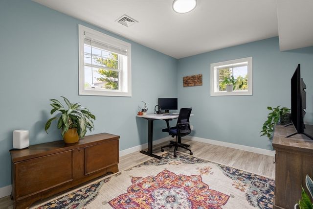 16 Clancy St, Swansea, MA 02777