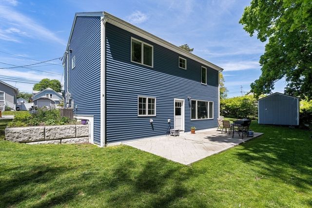 16 Clancy St, Swansea, MA 02777