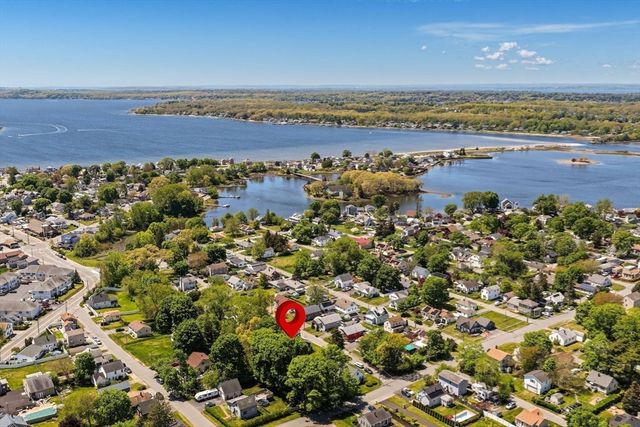 16 Clancy St, Swansea, MA 02777