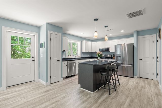 16 Clancy St, Swansea, MA 02777