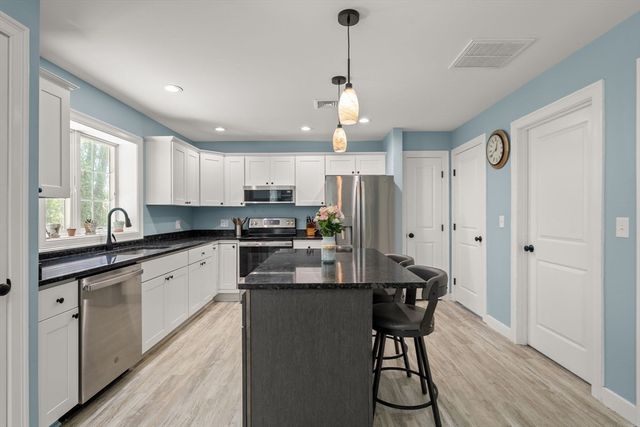 16 Clancy St, Swansea, MA 02777
