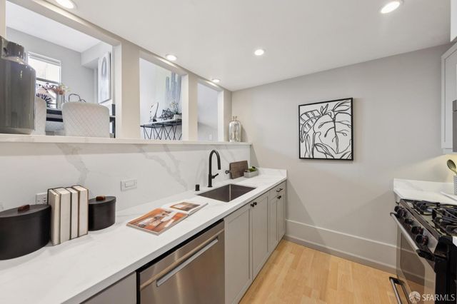 2412 Harrison Street 101, San Francisco, CA 94110