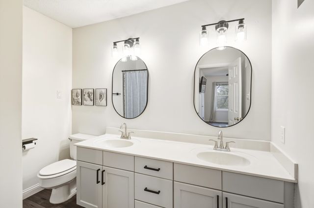 712 S WALNUT WOODS CV S, Memphis, TN 38018