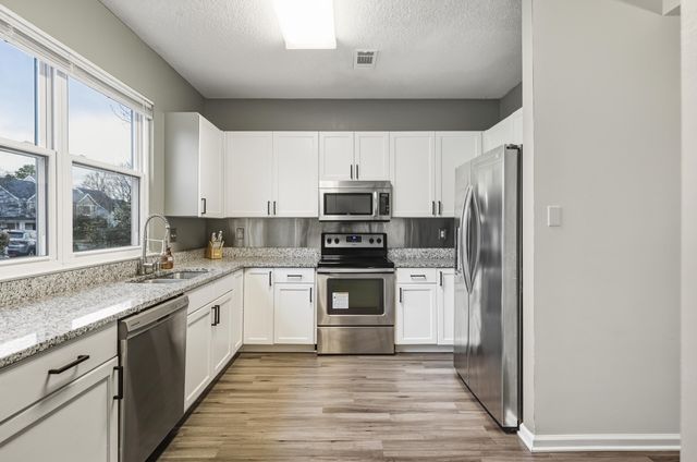 712 S WALNUT WOODS CV S, Memphis, TN 38018