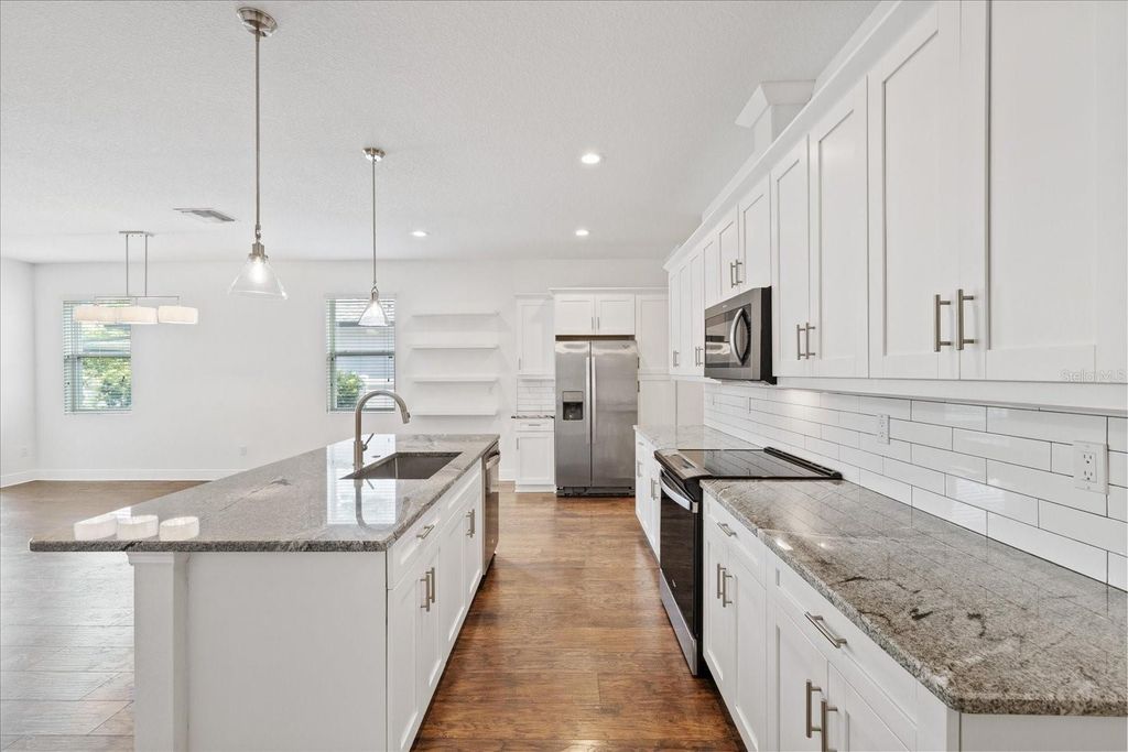 Image 11 of property listing at 2901 W COLLINS STREET 2, Tampa, FL 33607