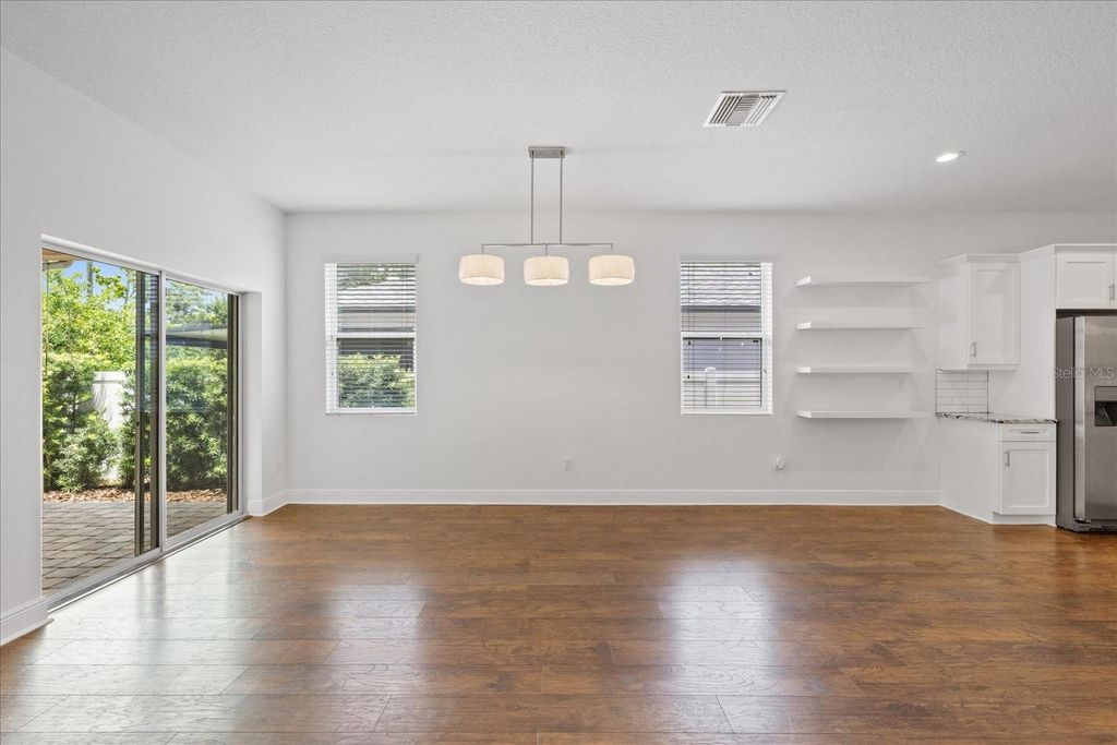 Image 13 of property listing at 2901 W COLLINS STREET 2, Tampa, FL 33607