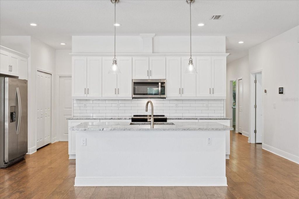Image 15 of property listing at 2901 W COLLINS STREET 2, Tampa, FL 33607