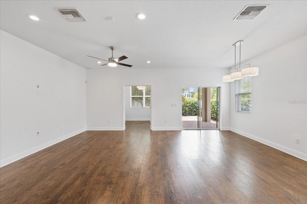 Image 17 of property listing at 2901 W COLLINS STREET 2, Tampa, FL 33607