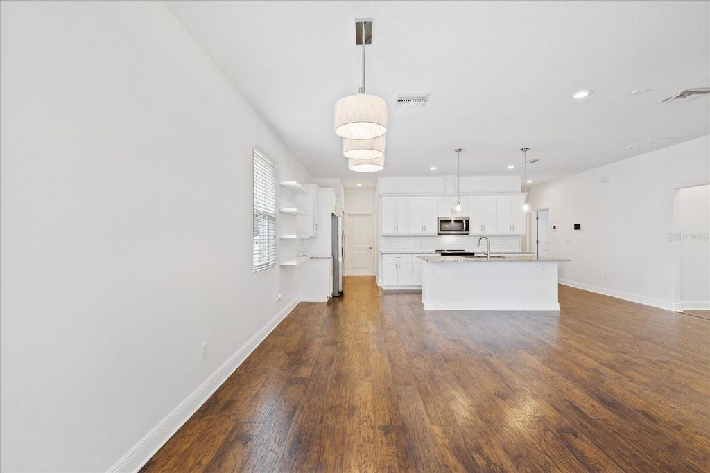 Image 19 of property listing at 2901 W COLLINS STREET 2, Tampa, FL 33607