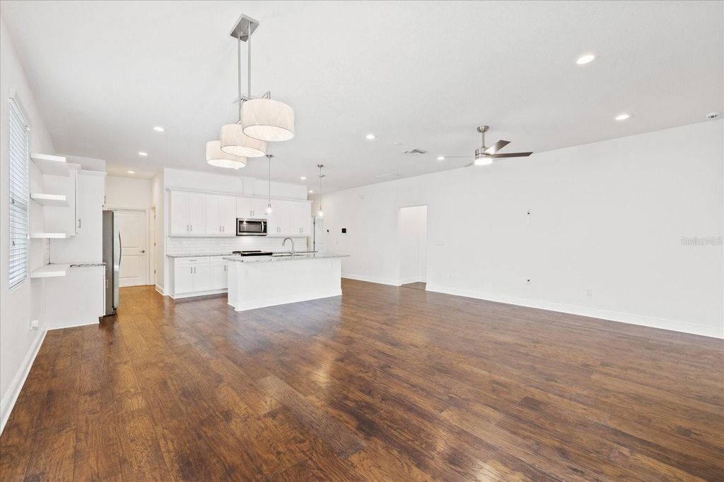 Image 20 of property listing at 2901 W COLLINS STREET 2, Tampa, FL 33607