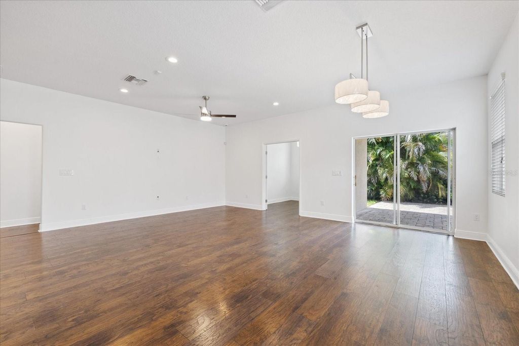 Image 21 of property listing at 2901 W COLLINS STREET 2, Tampa, FL 33607