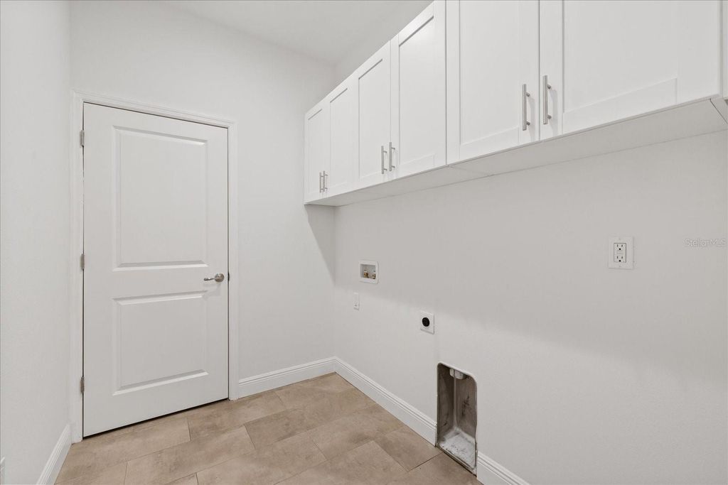Image 23 of property listing at 2901 W COLLINS STREET 2, Tampa, FL 33607