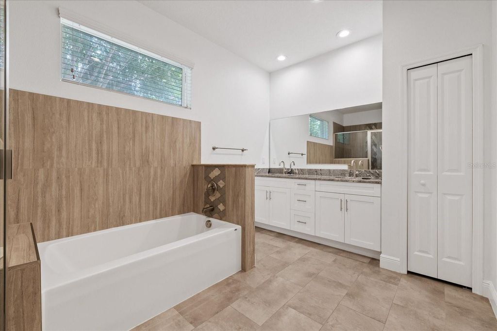 Image 30 of property listing at 2901 W COLLINS STREET 2, Tampa, FL 33607