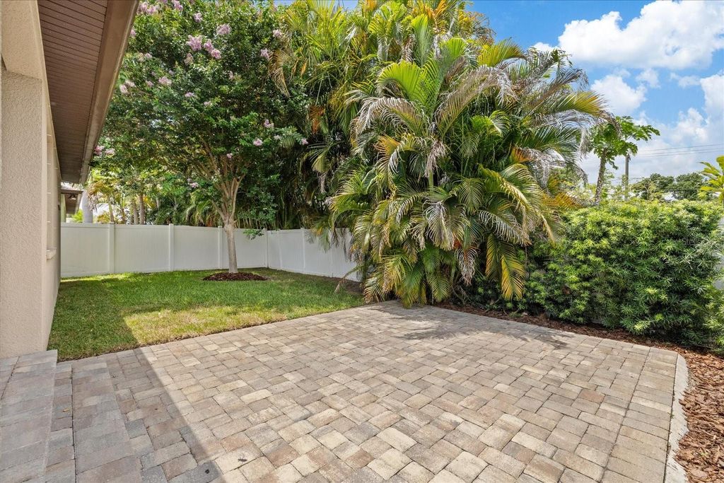 Image 33 of property listing at 2901 W COLLINS STREET 2, Tampa, FL 33607