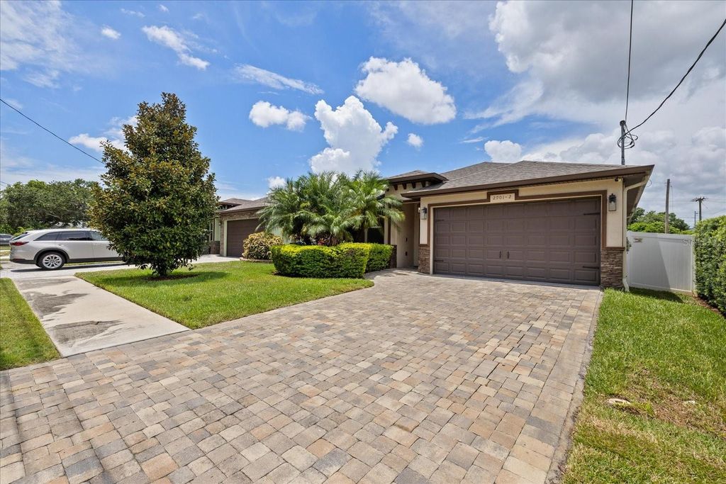 Image 39 of property listing at 2901 W COLLINS STREET 2, Tampa, FL 33607