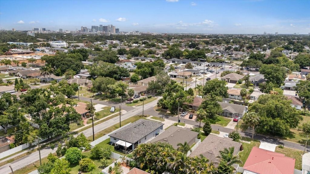 Image 44 of property listing at 2901 W COLLINS STREET 2, Tampa, FL 33607