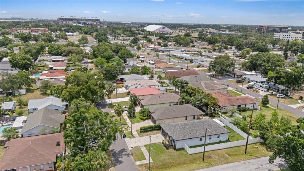 Image 45 of property listing at 2901 W COLLINS STREET 2, Tampa, FL 33607