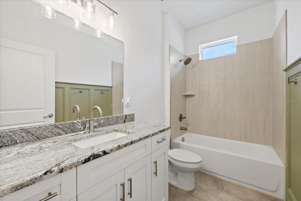 Image 6 of property listing at 2901 W COLLINS STREET 2, Tampa, FL 33607