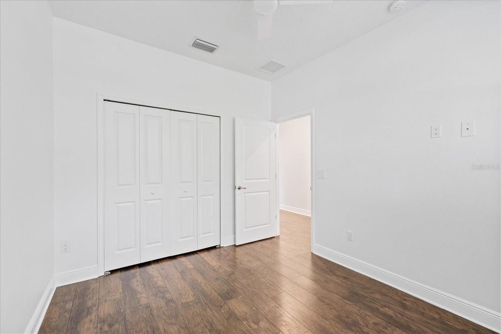 Image 8 of property listing at 2901 W COLLINS STREET 2, Tampa, FL 33607
