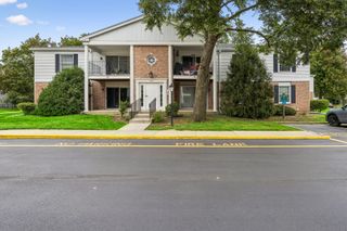 959 GOLF COURSE Road 1, Crystal Lake, IL 60014