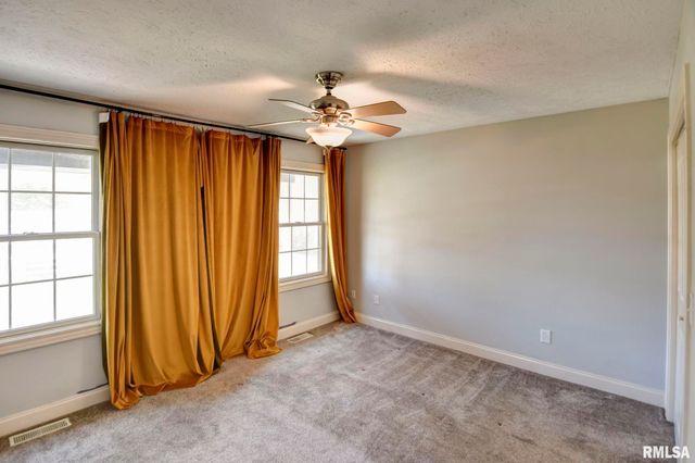 400 N PARK Street, Rochester, IL 62563