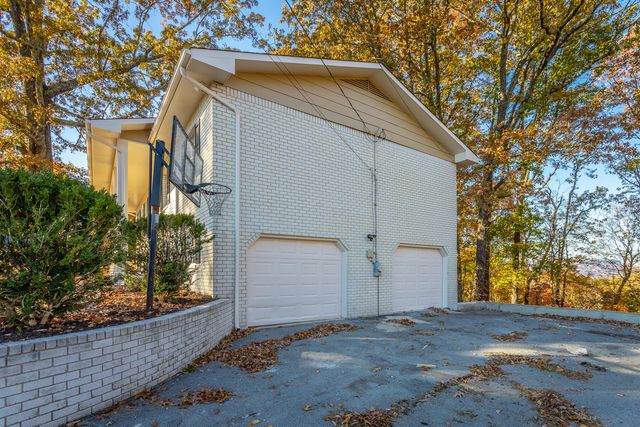 733 Crestridge Drive, Rossville, GA 30741