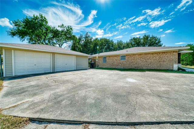 6618 Heron Lane, Pearland, TX 77584