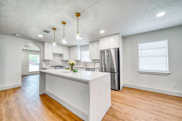 6618 Heron Lane, Pearland, TX 77584