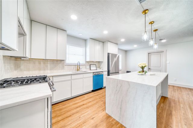 6618 Heron Lane, Pearland, TX 77584