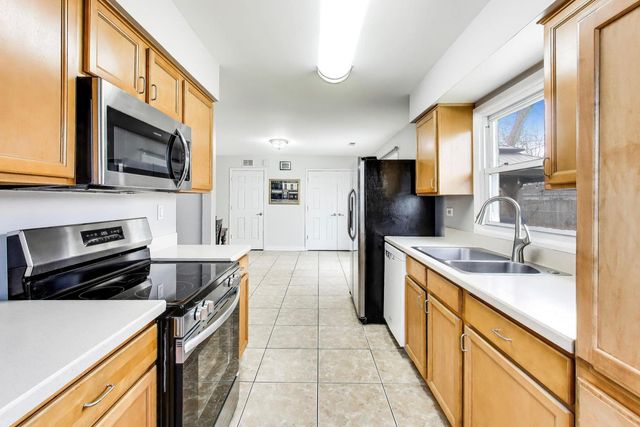 1008 Woodland Drive, Wheeling, IL 60090