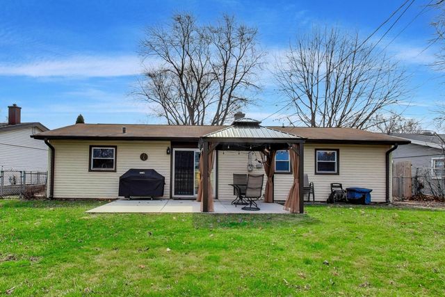 1008 Woodland Drive, Wheeling, IL 60090