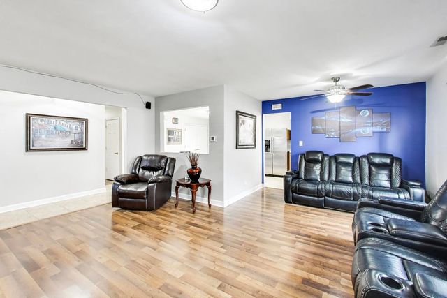 1008 Woodland Drive, Wheeling, IL 60090