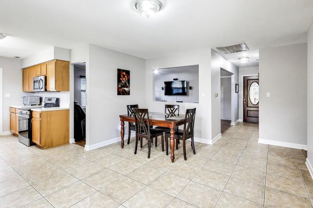 1008 Woodland Drive, Wheeling, IL 60090