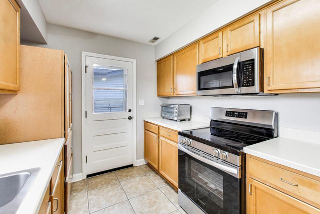 1008 Woodland Drive, Wheeling, IL 60090