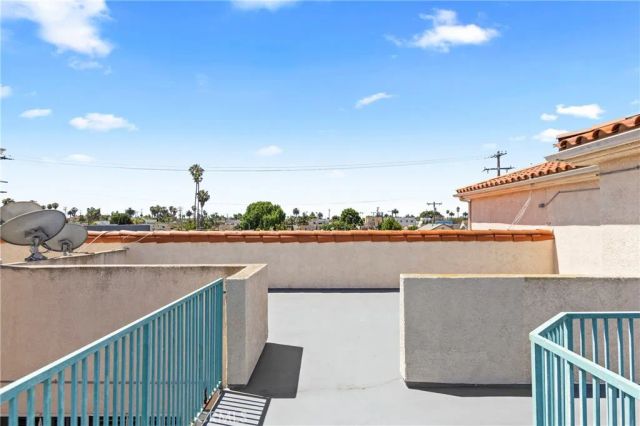 1121 Obispo Avenue 304, Long Beach, CA 90804