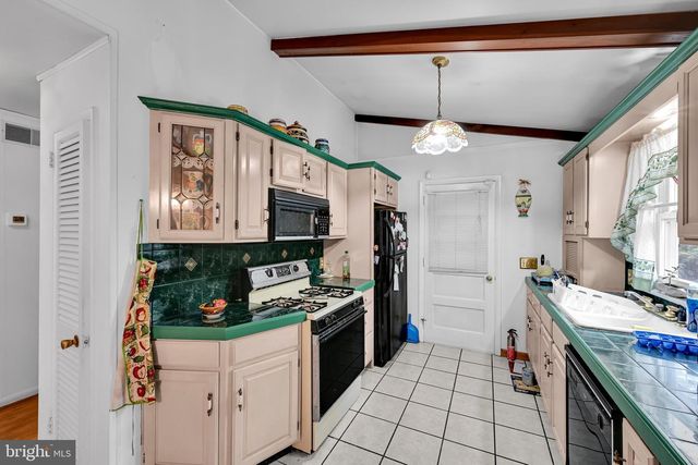 3093 LYNDANA DR, Lancaster, PA 17601
