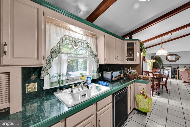 3093 LYNDANA DR, Lancaster, PA 17601