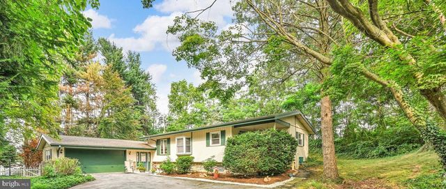 3093 LYNDANA DR, Lancaster, PA 17601