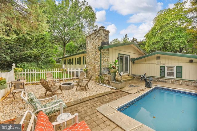 3093 LYNDANA DR, Lancaster, PA 17601