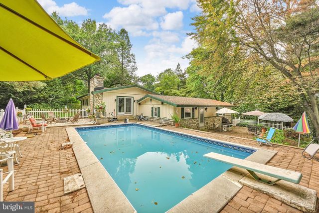 3093 LYNDANA DR, Lancaster, PA 17601