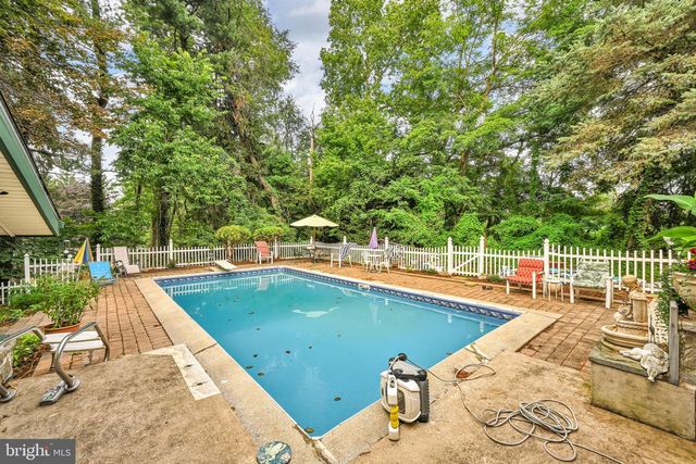 3093 LYNDANA DR, Lancaster, PA 17601